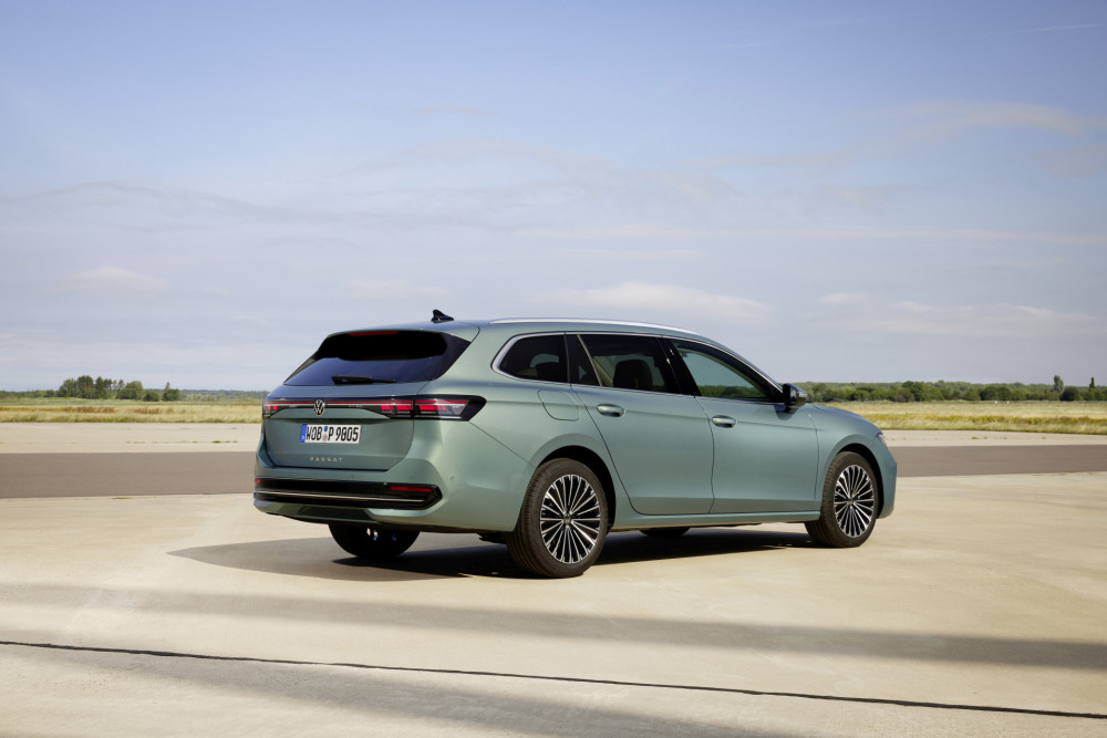 Volkswagen Passat Variant Elegance mariposit green 2024